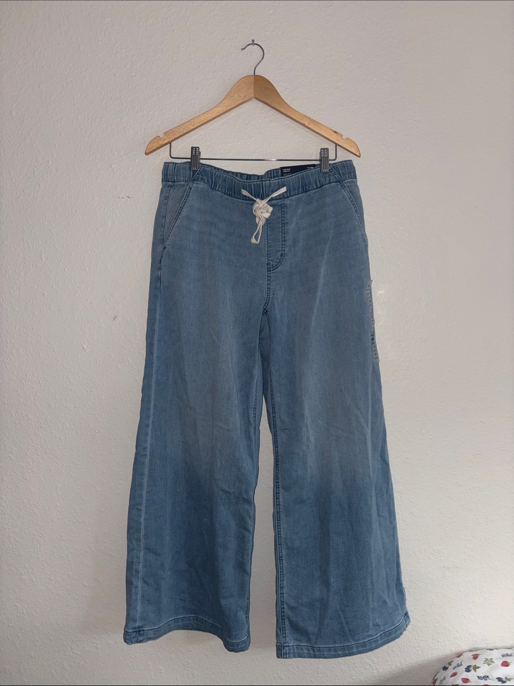 American Eagle Outfitters Light Blue Relaxed Low-Rise Jeans